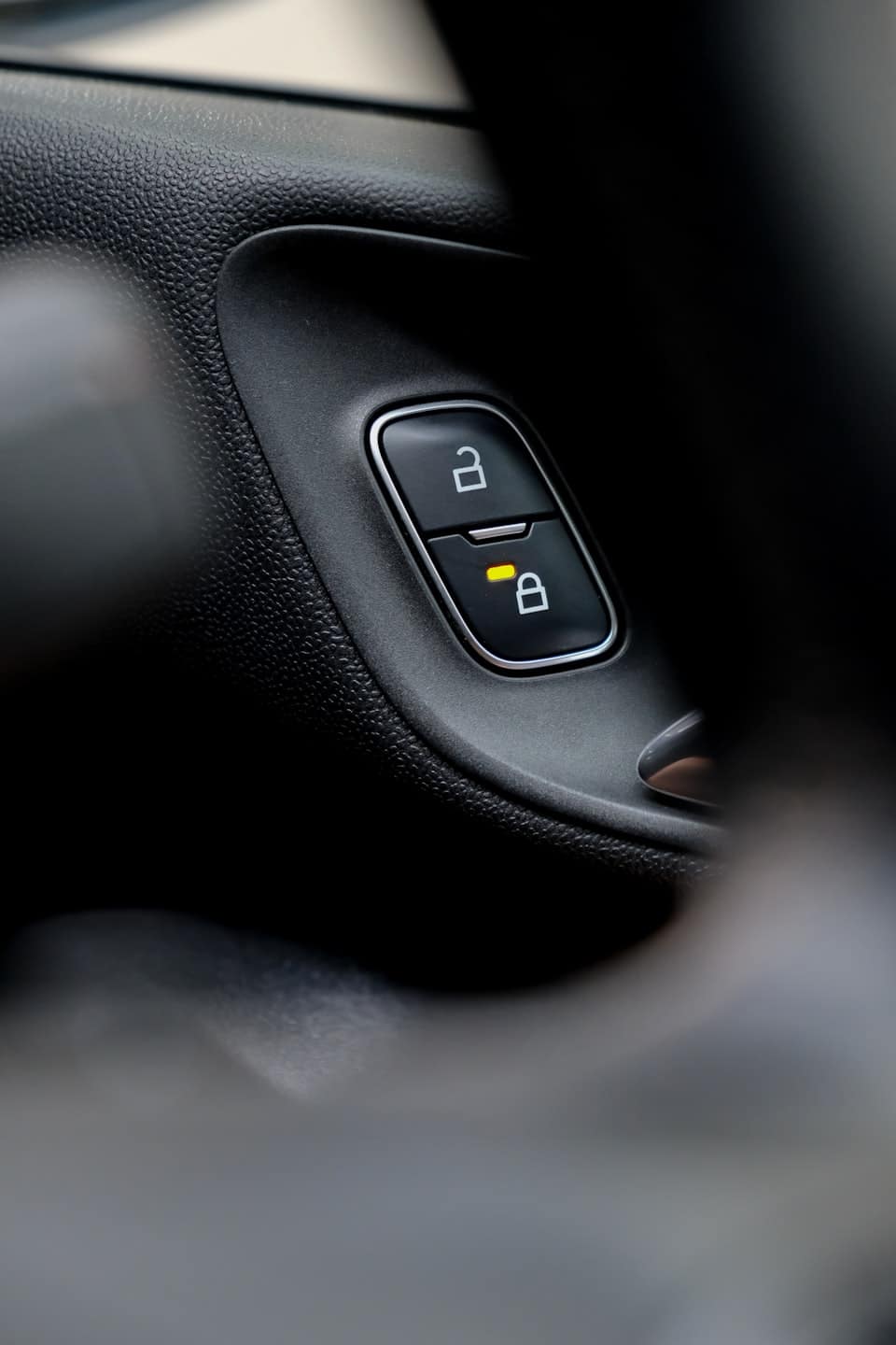 Bouton de verrouillage d’une porte de voiture